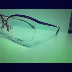 Trendy semi rimless womens Frame.